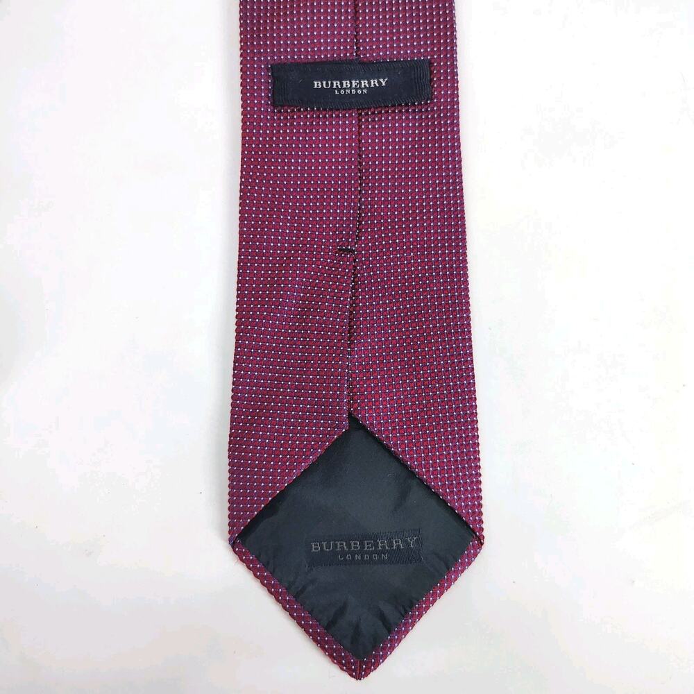 Burberry London Tie Classic. Made in Italy. Authentic. Excellent Condition.